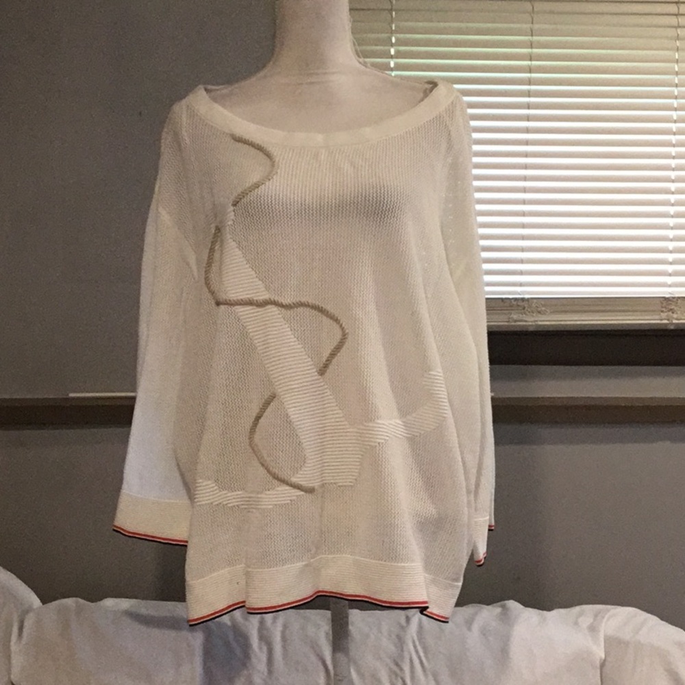 B10)Women’s Brand New Tommy Hilfiger Top with tag.